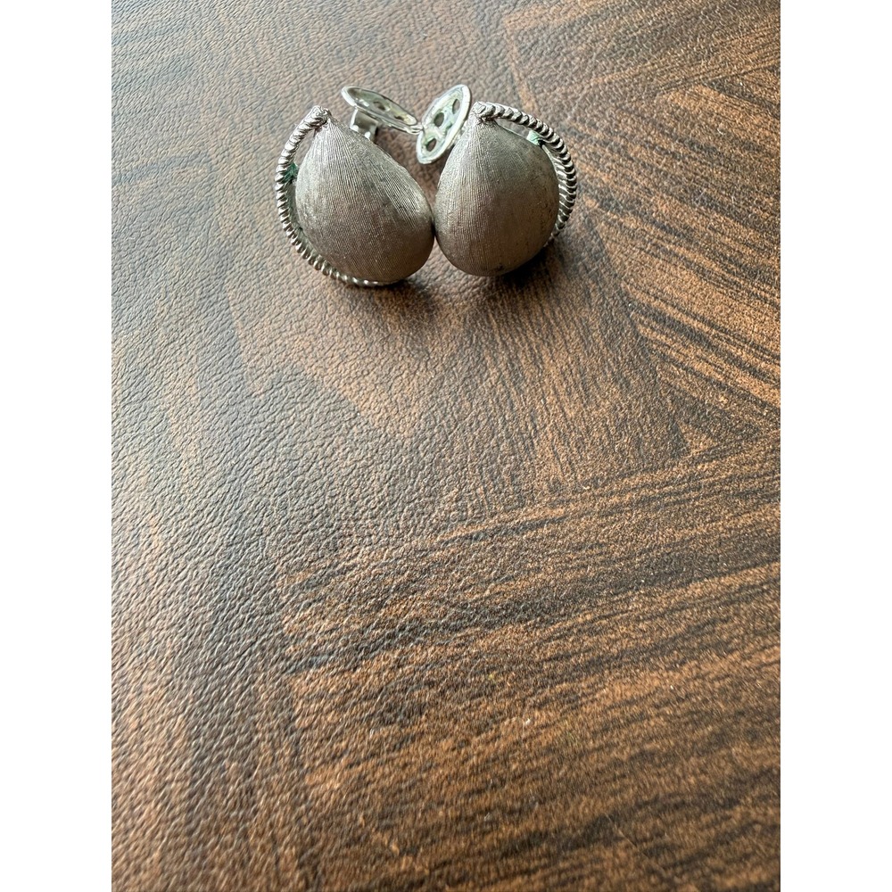 Vintage Crown Trifari Silver Tone Textured Teardrop Clip On Earrings Rope Edge